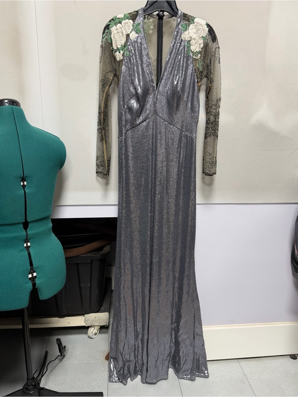 Tadashi Shoji Liquid Silver Sequin 🍃 Gown with Cream Floral Appliqué